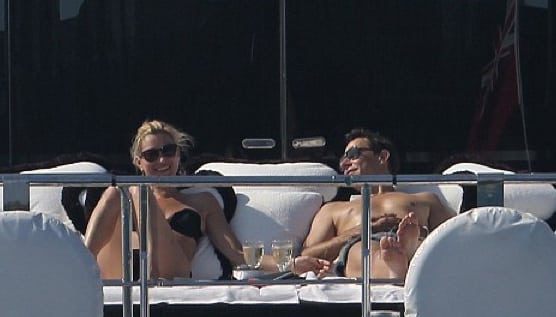Kate Moss sullo yacht con il marito