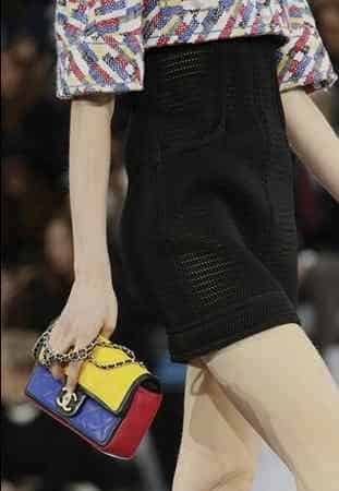 Chanel borsa matelassè colorata con catenina