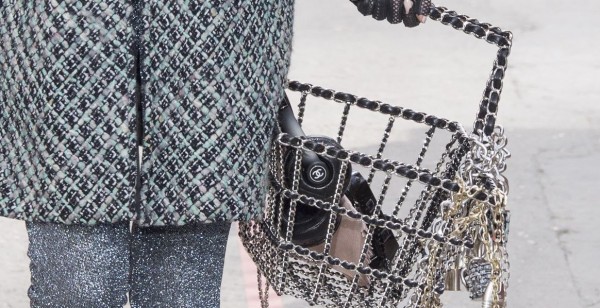sfilata Chanel borse autunno inverno 2014 2015 cestino spesa