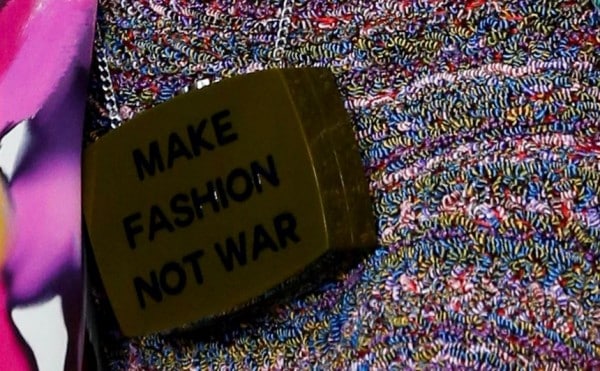 borse Chanel primavera estate 2015 make fashion not war