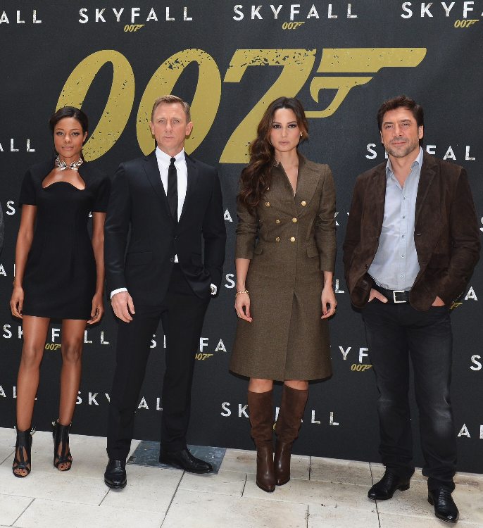 Bond Girl Skyfall Berenice Marlohe con stivali Tod's