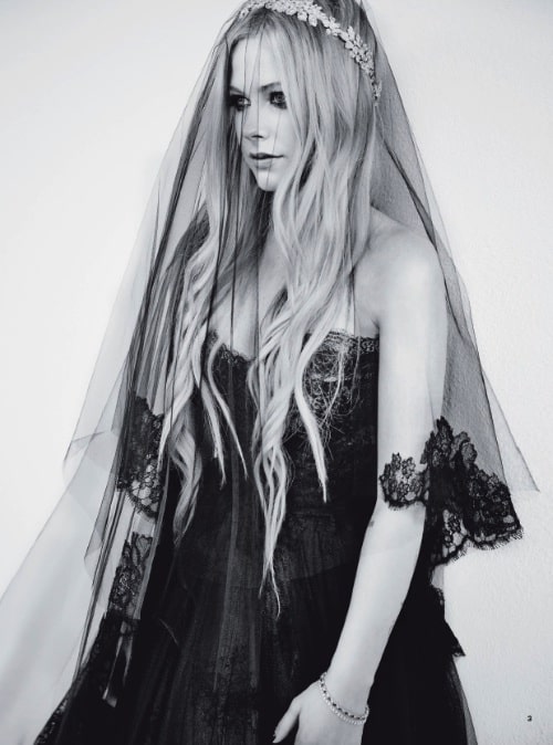 Avril Lavigne sposa
