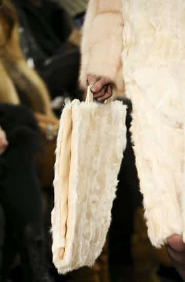 sfilata Givenchy borse autunno inverno 2014 2015 pelliccia