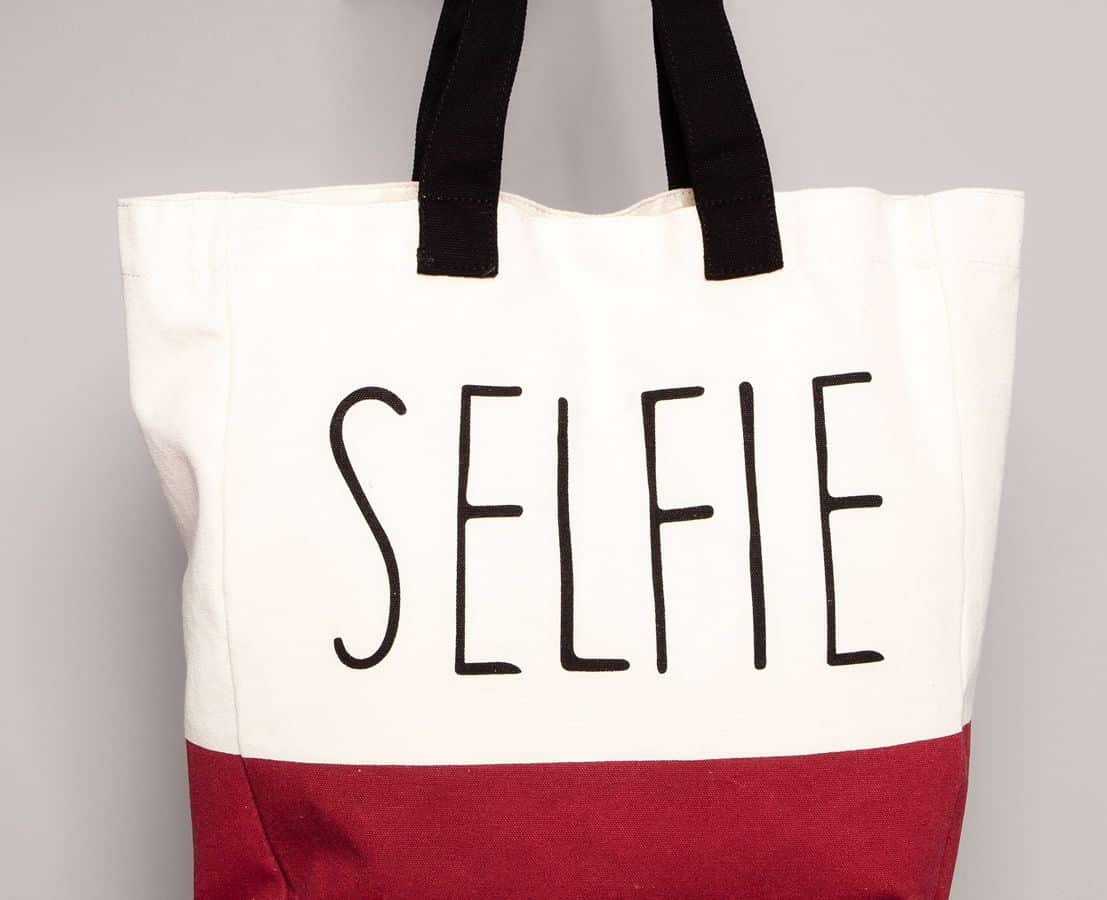 Pull&Bear shopper bicolore selfie 12.99 euro