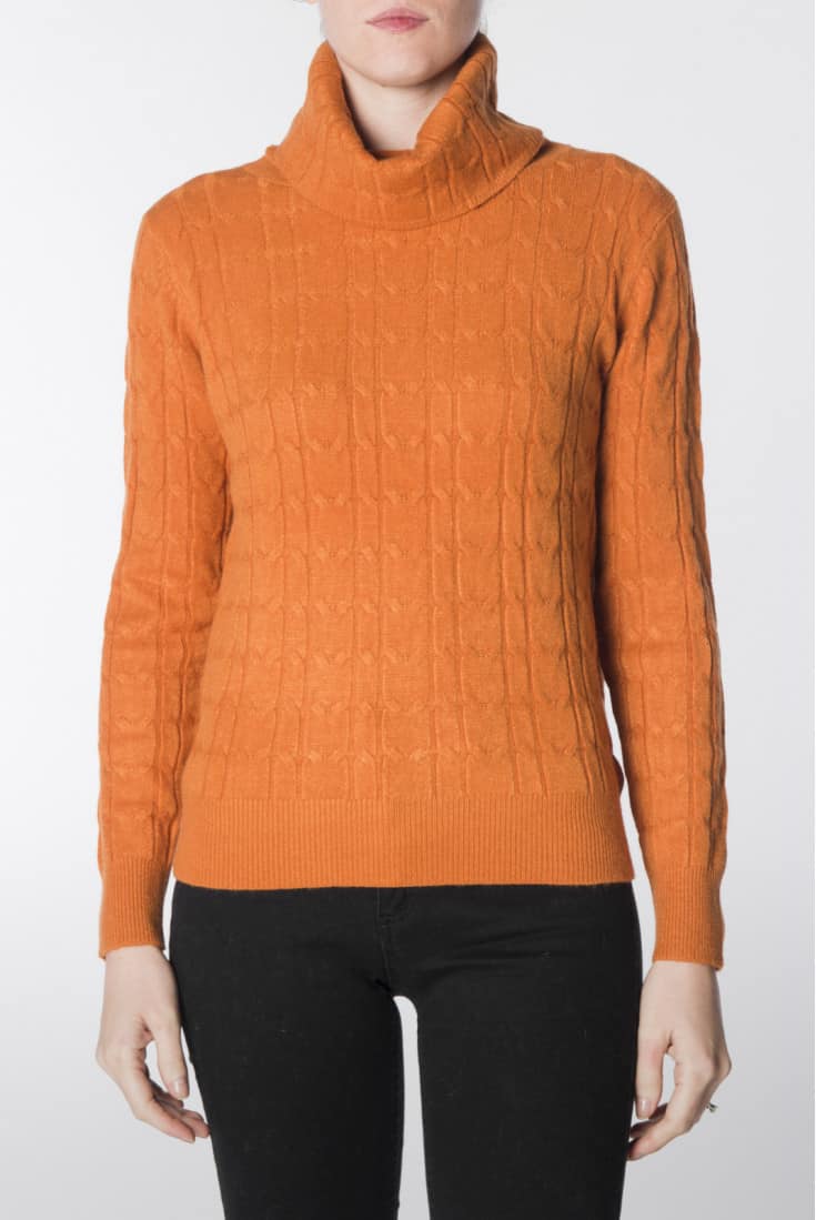 maglione a collo alto colore zucca arancio