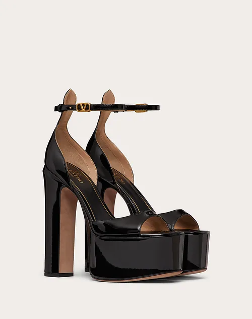 Classiche scarpe con tacco alto 15 centimetri e plateau lucide nere eleganti Valentino